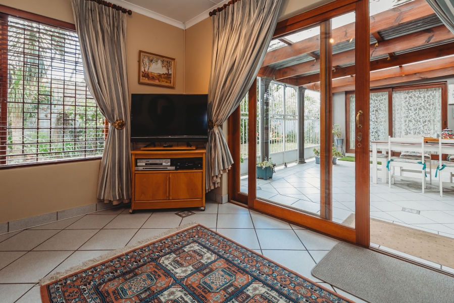 4 Bedroom Property for Sale in Loerie Park Western Cape